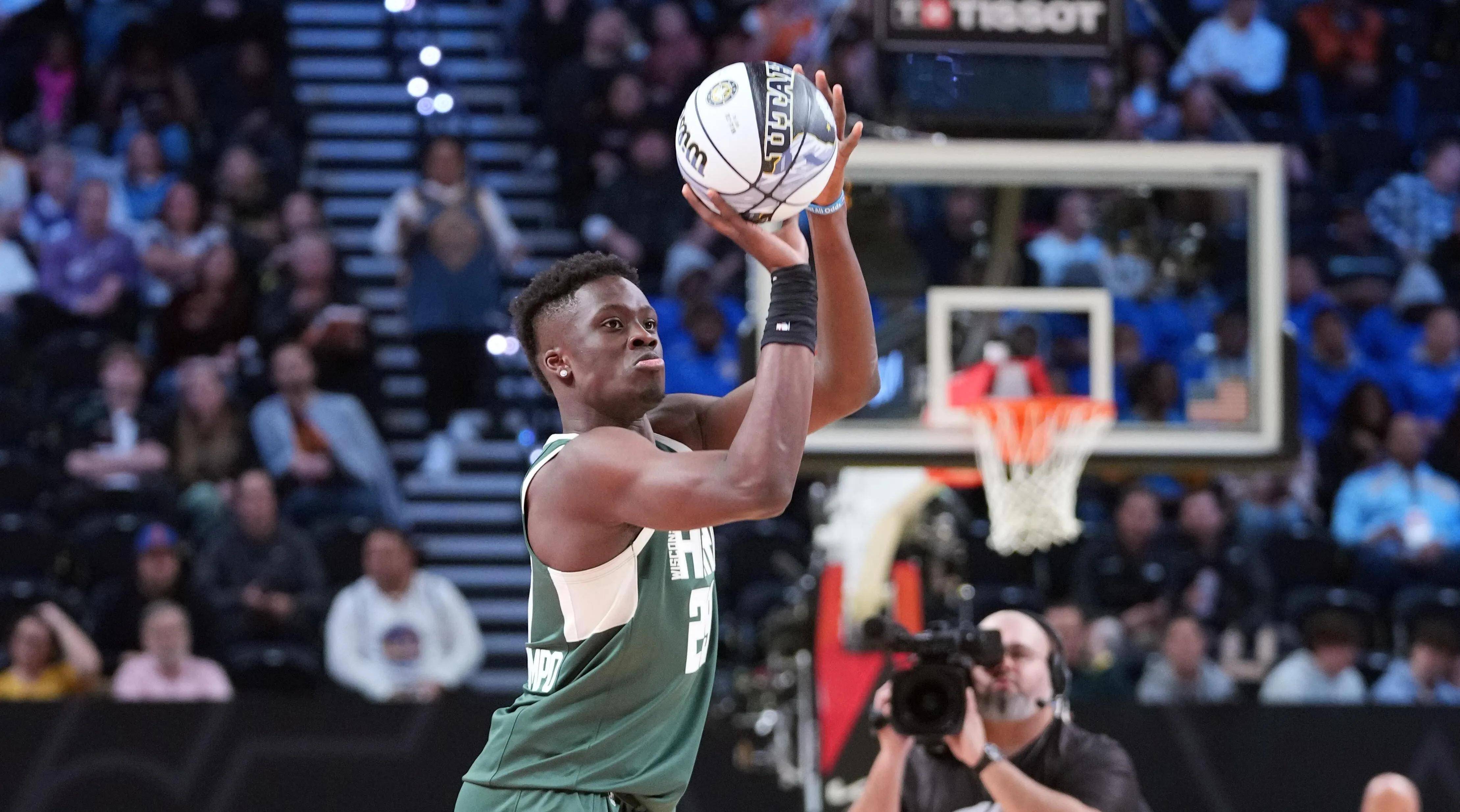 kaiyunapp-包含密尔沃基雄鹿发布备战花絮;今晚更衣室发声;法国杯任务艰巨;轮换策略成焦点的词条